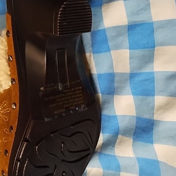 Clogs - Picture 3 of 4